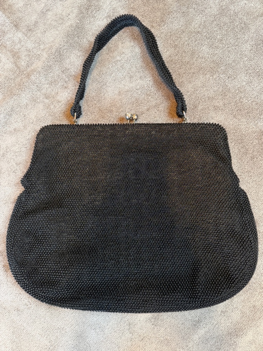 VINTAGE 1950s Lumured Black Beaded Hand Bag Rhinestone Kiss Lock Closure